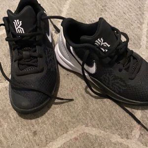 Girls kyrie shoes